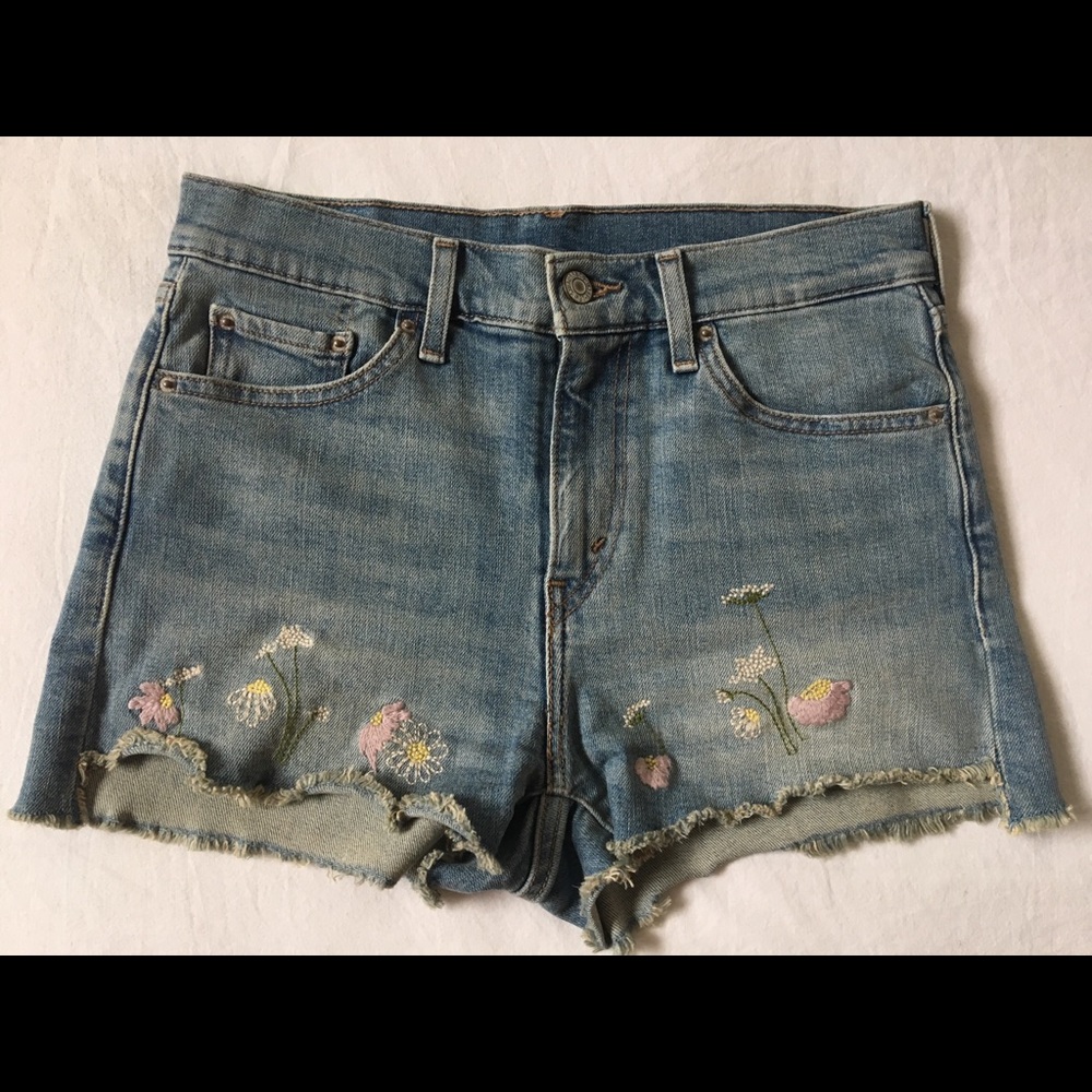 Levi’s Jean Shorts with Flower Detail size 27